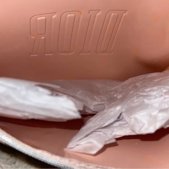 SOLD! Christian Dior blush pink makeup bag - Picture 7 of 9